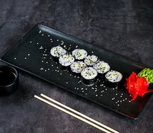 Классический ролл с огурцом