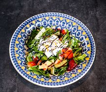Салат с клубникой и страчателлой
