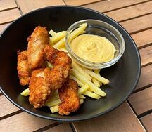 Стрипсы с сырным соусом