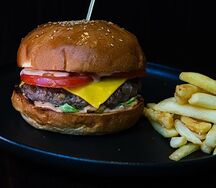 Детский бургер с говядиной и картофелем фри
