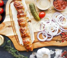 Люля-кебаб с маринованными овощами