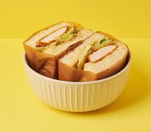 Сандо с цыпленком и спайси майо