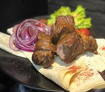 Шашлык из свинины в ланч-боксе