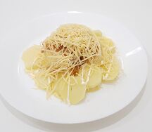 Треска, запеченная с картофелем и сыром