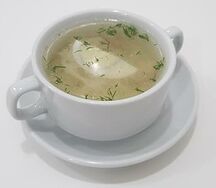 Бульон куриный с домашней лапшой и яйцом