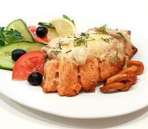 Форель, запеченная с грибами и сыром