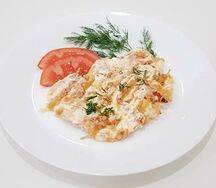 Филе куриное, запеченное с помидорами