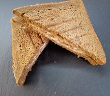 Сэндвич с тунцом на зерновом хлебе York Fresh