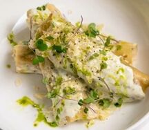 Каннеллони с цыпленком и белыми грибами