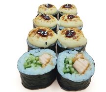 Ролл с лососем Терияки