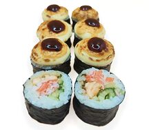 Ролл с лососем и снежным крабом