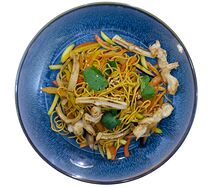 Яичная лапша с креветками и кальмарами