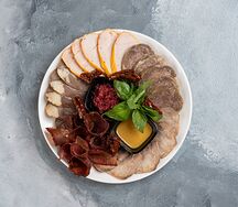 Мясная тарелка