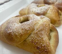 Булочка с яблоком