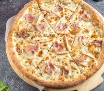 Пицца с курицей и беконом