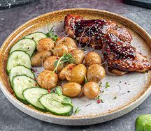 Куриные бедра с картофелем