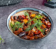 Горячая сковородка с курицей
