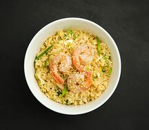 Жареный рис с креветками