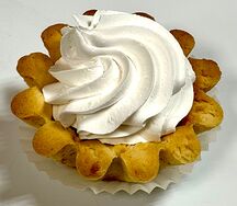 Корзинка с абрикосом и сливками