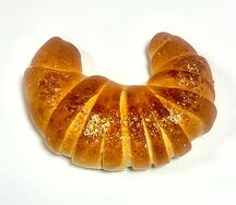 Рогалик с вишней