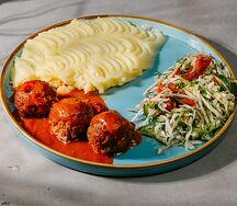 Картофельное пюре с котлетками из говяжьей мякоти