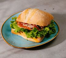 Чиабатта с форелью и авокадо