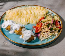 Картофельное пюре с котлетами из индейки