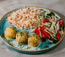 Смесь риса с фалафелем