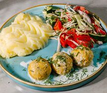 Картофельное пюре с котлетками из курочки