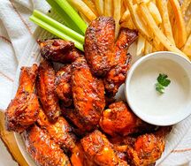 Buffalo chicken wings и картофель фри
