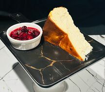 Сан-Себастьян с вишневым компоте