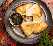 Кесадилья с курицей и грибами