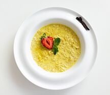Овсяная каша с куркумой