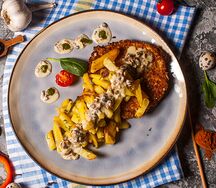 Куриное филе с жареным картофелем