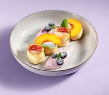 Сырники ягодные