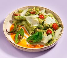 Паста с курицей и соусом песто