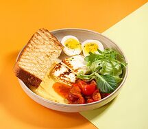 Завтрак с хумусом