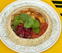 Хумус с маринованной курицей