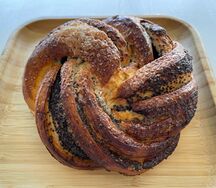 Булочка с маком