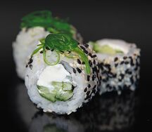 Ролл Кайсо в кунжуте