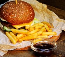 Бургер-сет Гризли с фри и соусом