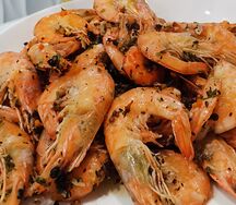 Креветки отварные с лимоном