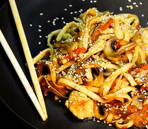 Удон с курицей