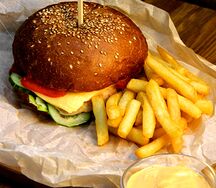 Бургер-сет В лапах у медведя с фри и соусом