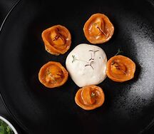 Пельмени из тыквы с уткой и сырным муссом 