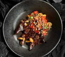 Томленые бараньи языки с муссом из печеного перца