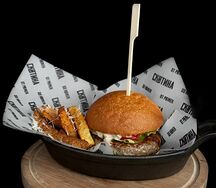 Бургер с нутрией и маринованным перцем