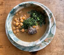 Гороховый суп с копчеными свиными ребрами из смокера