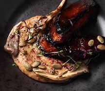 Печеная тыква на углях в соусе барбекю и муссом из бекона