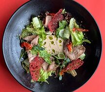 Салат из копченого говяжьего языка в сливочно-мясном соусе